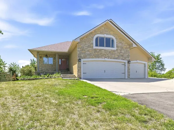 10205 Riviera Cir, Hutchinson, KS 67502