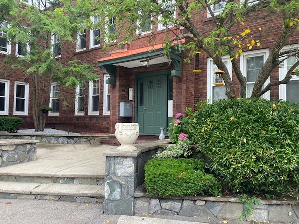 146 Irving Ave #C2