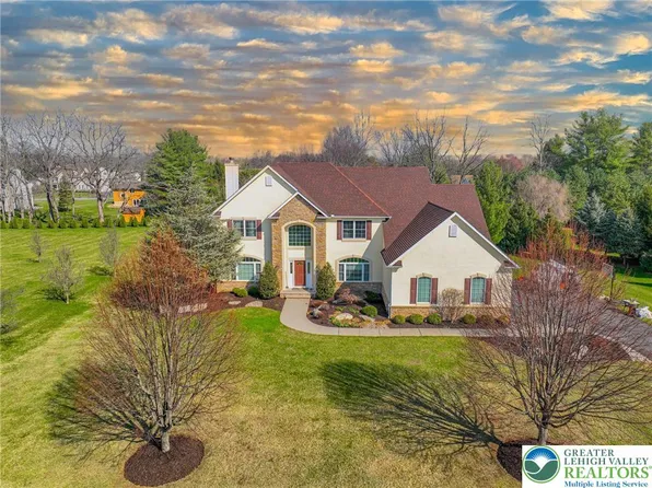 4544 Oakwood Ln, Nazareth, PA 18064