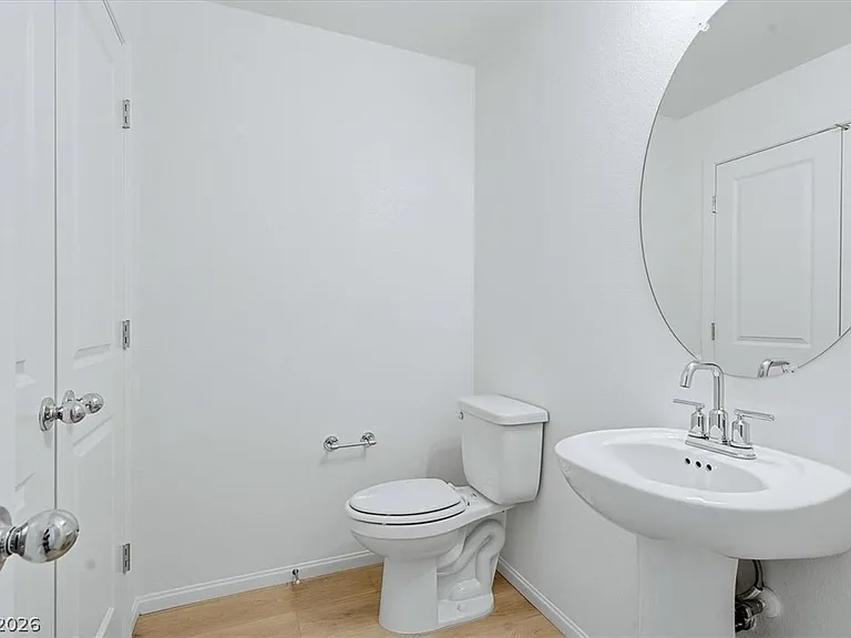 8667 Luxuriant Ave — Photo 10