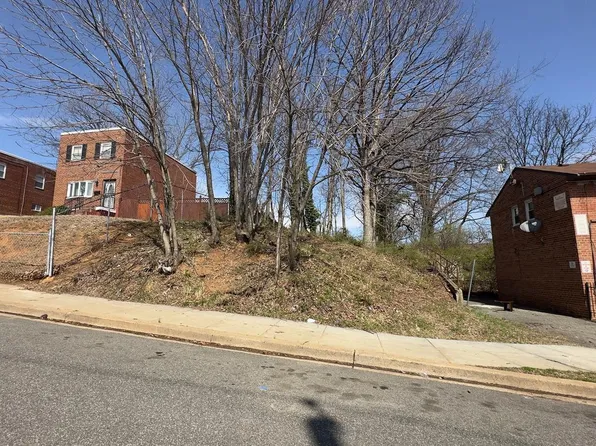 5220 Banks Pl NE, Washington, DC 20019