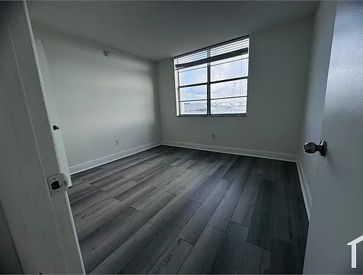 2 bed, 1036 sqft, $2,200 — Photo 3