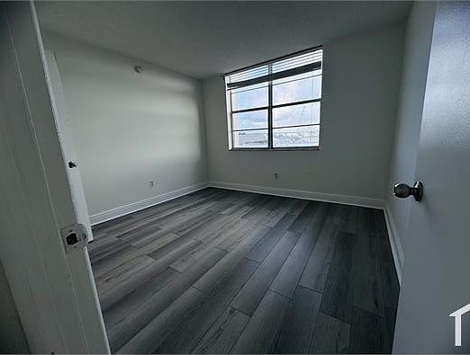 3rd image of 488 NE 165th St #B515