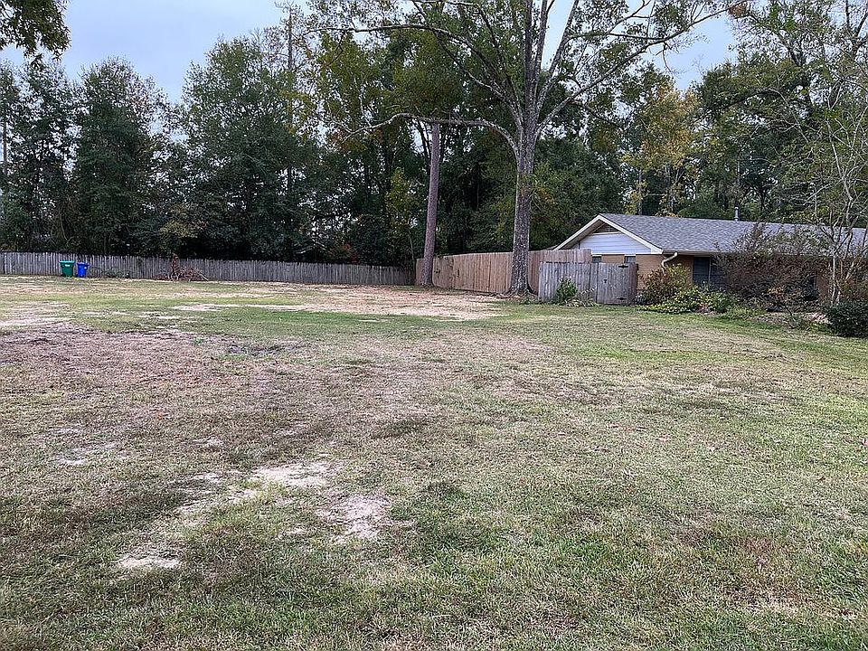 2nd image of 1005 W Dakota St