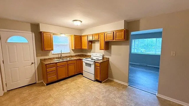 2 bed, 1.0 bath, 880 sqft, $1,050 — Photo 3