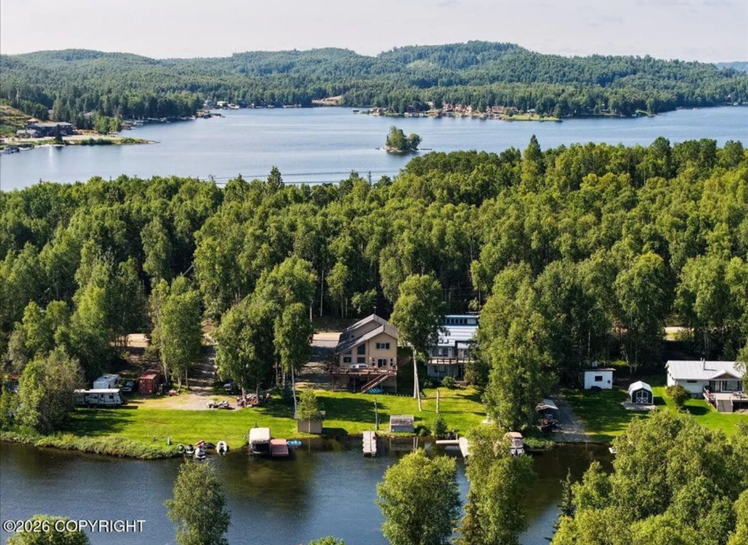 Fully Furnished Luxury Lake Living with private dock! 5 bedrooms/ 3 bathrooms/ 2 car garage and d... — Photo 4