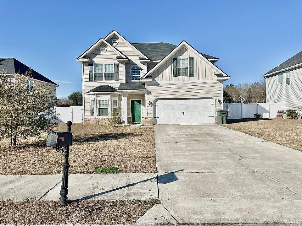 1st image of 667 Red Oak Ln