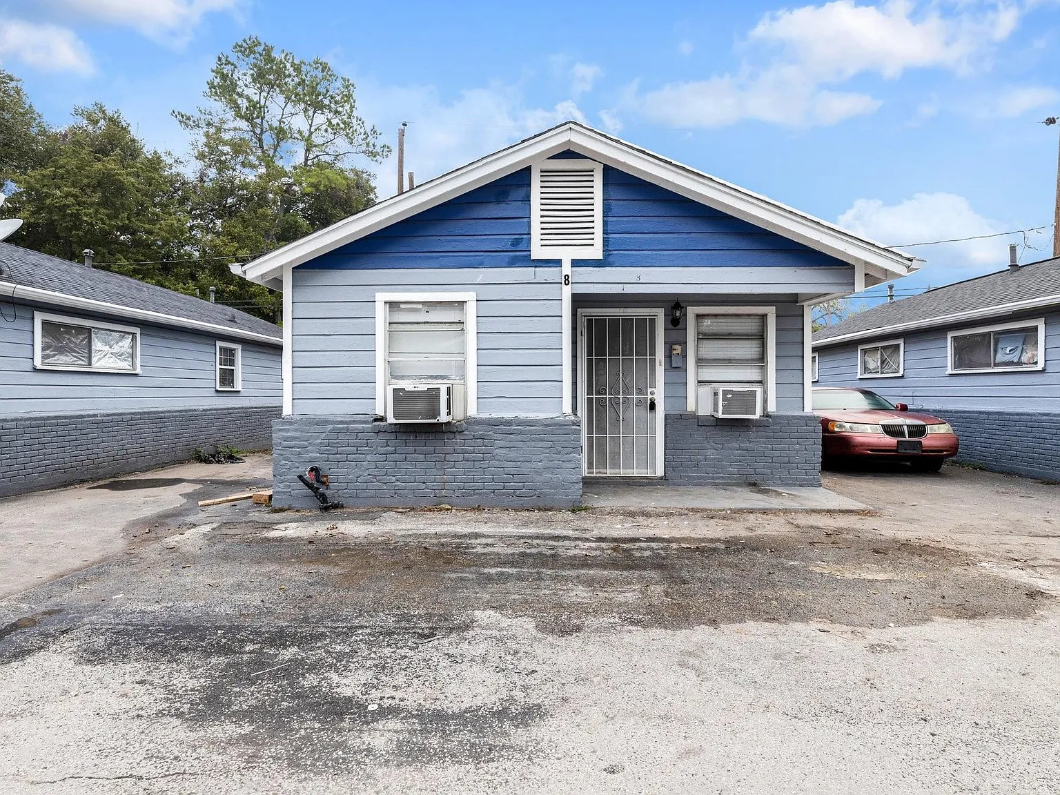2 bed, 1.0 bath, 720 sqft, $975 — Photo 1