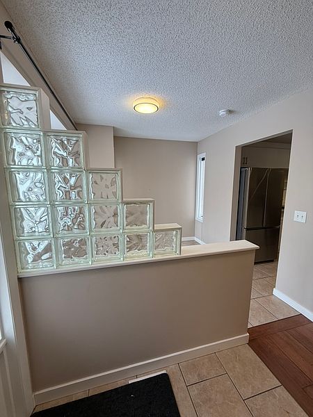 Calgary Townhouse for rent - 3 Bedrooms — photo 2