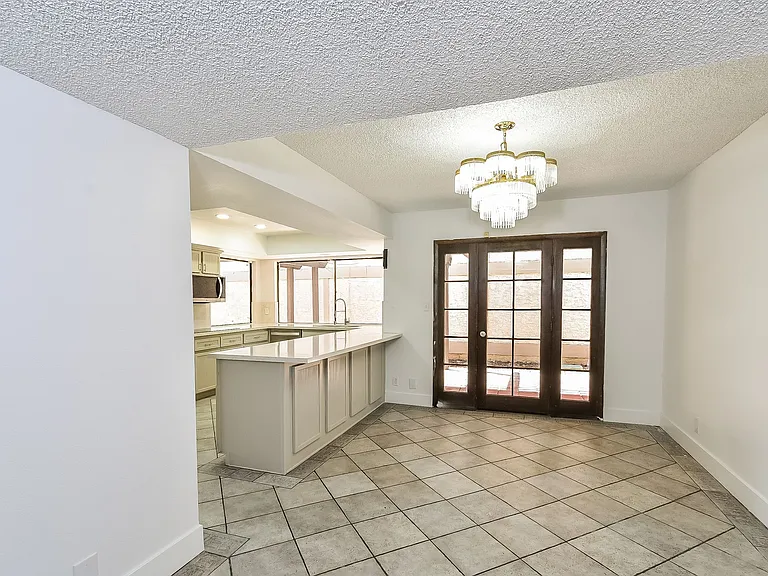 2413 Plaza Del Grande — Photo 8