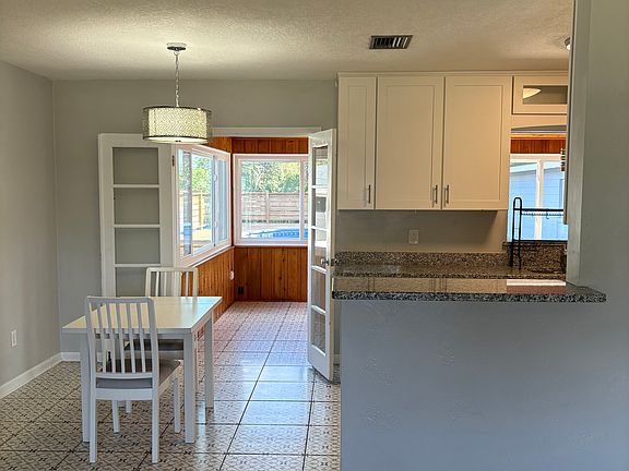 2nd image of 611 E Edgewood Dr