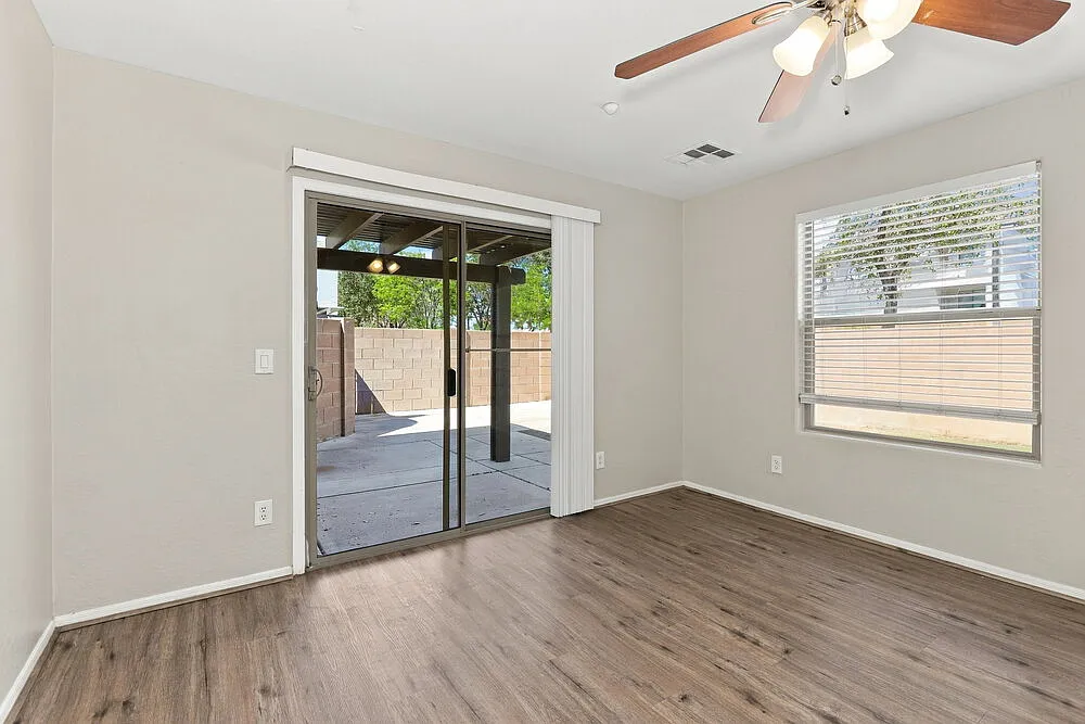 3 bed, 2.5 bath, 1488 sqft, $2,305 — Photo 4