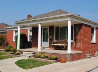 20313 Elizabeth St, Saint Clair Shores, MI