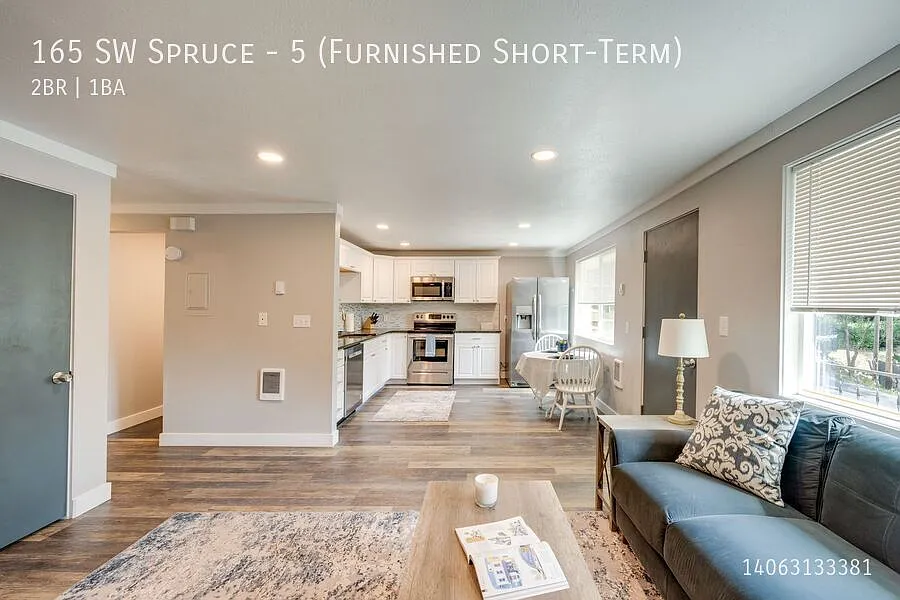 165 SW Spruce St #5