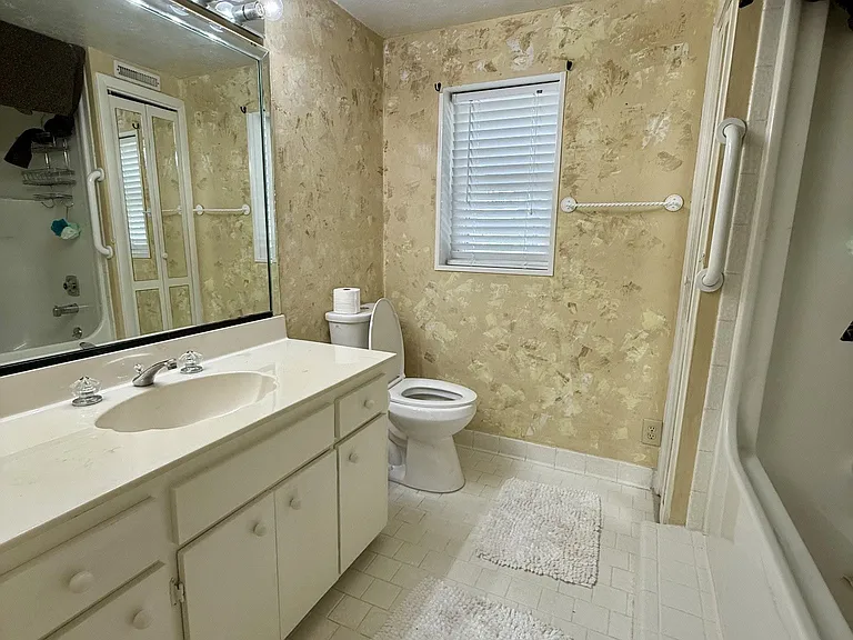 1040 Berwick Trl — Photo 11