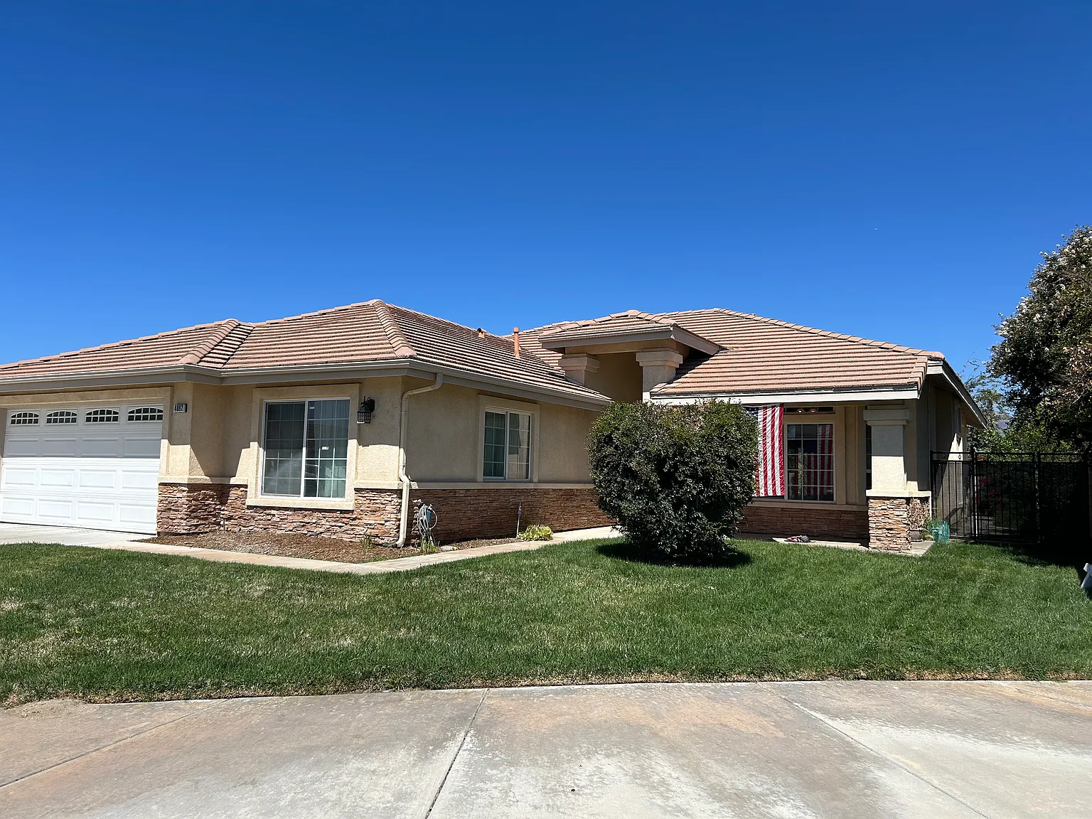 4 bed, 1729 sqft, $2,799 — Photo 2