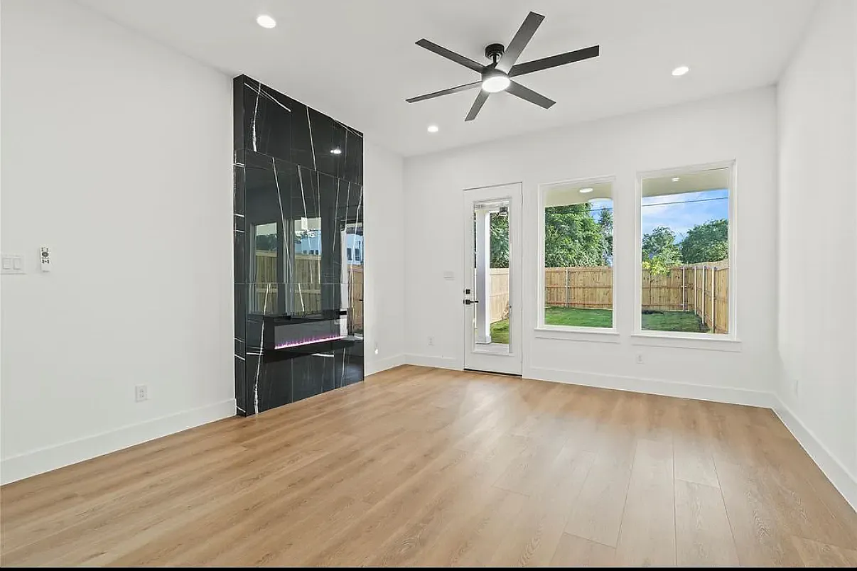 3 bed, 1750 sqft, $2,550 — Photo 2