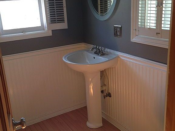 1st flr 1/2 Bath