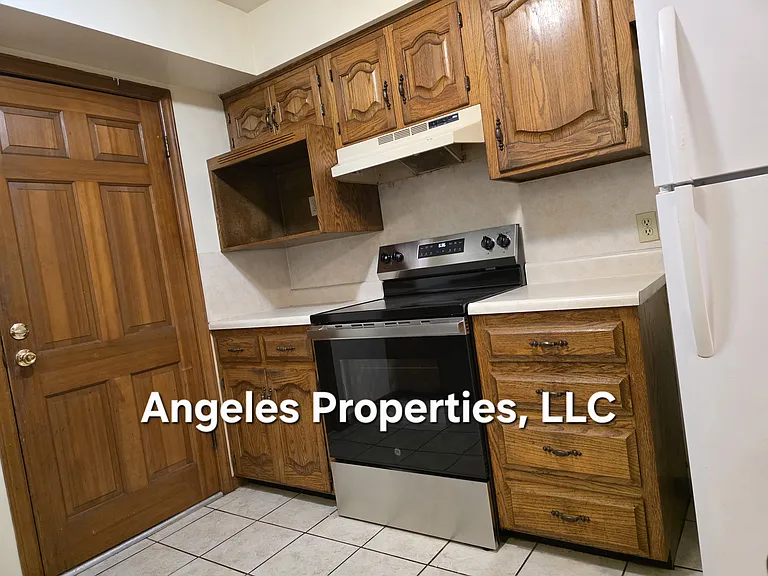 1318 E Downing St — Photo 4