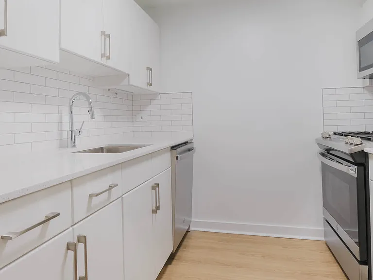 400 W 37th St #7R — Photo 8