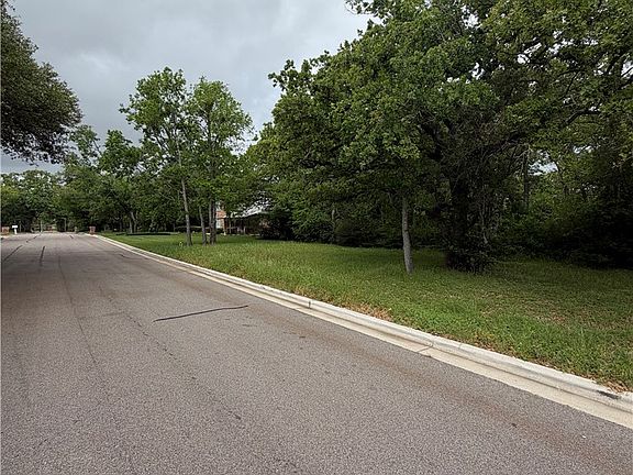 4th image of 1011 Holt St