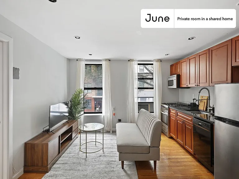 226 E 7th St #B — Photo 10