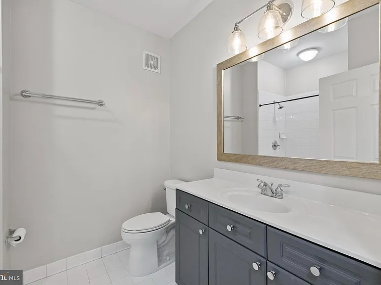801 S Greenbrier St #215 — Photo 33