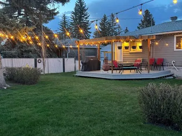8303 NE Bowglen Rd NW, Calgary, AB T3B 2T1