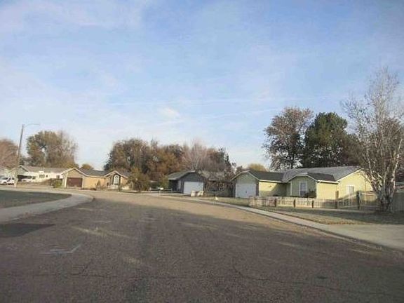 Exterior Neighborhood (street photo)