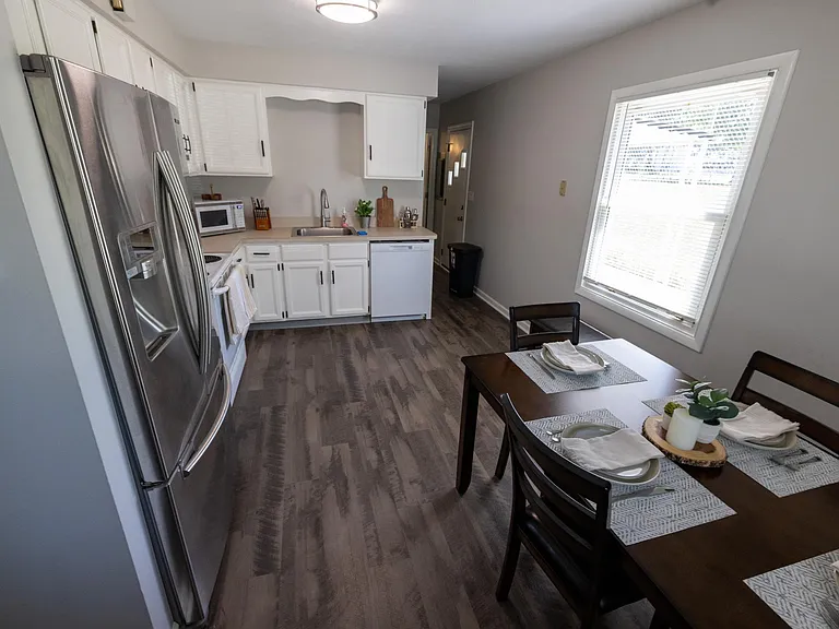 Oakwood Dr — Photo 3