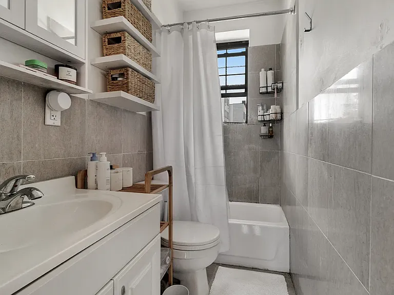 174 Roebling St #3 — Photo 5