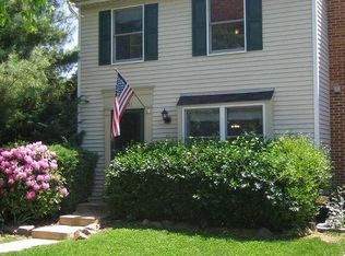 5551 Caithness Ct, Fairfax, VA 22032
