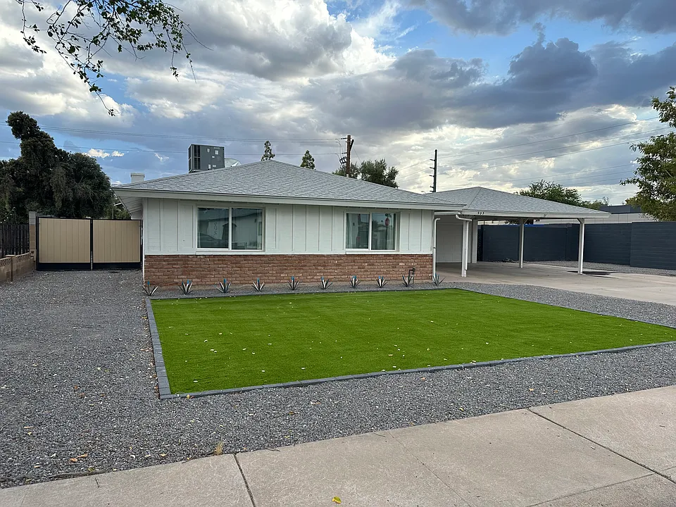 903 E Hermosa Dr