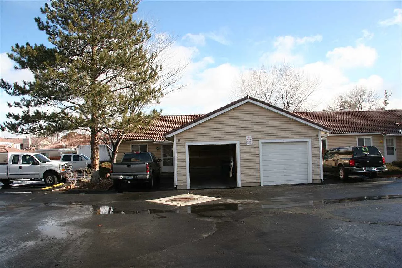 1019 Bradley Sq photo 1
