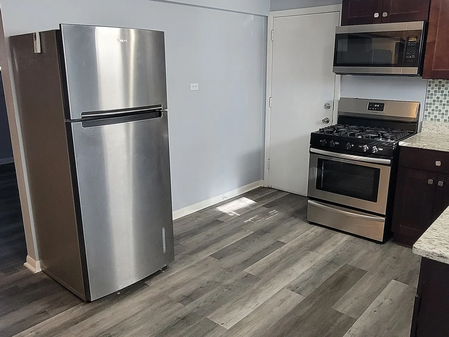 2 bed, 700 sqft, $1,650 — Photo 3