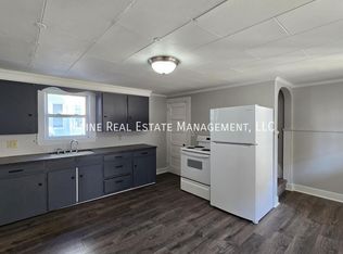 302 Turner St APT 1R, Auburn, ME 04210