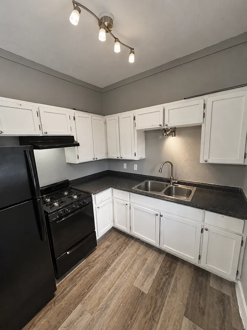 Charming One Bedroom Home In Prospect Hill — Photo 2