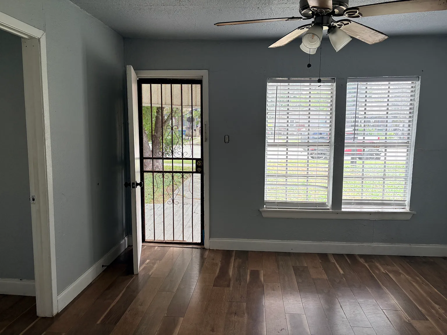 2 bed, 700 sqft, $1,150 — Photo 2
