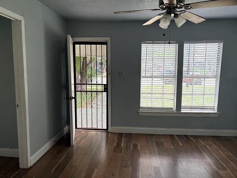 103 Aransas Ave — Photo 7
