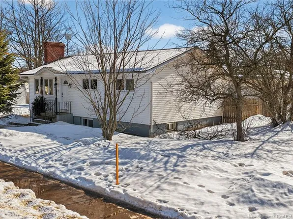 142 Crandall St, Moncton, NB E1C 4E3