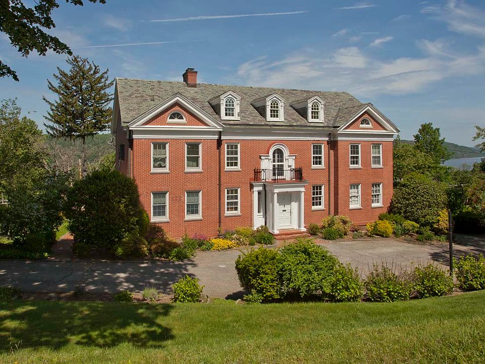 1st image of 65 Abbey Pl