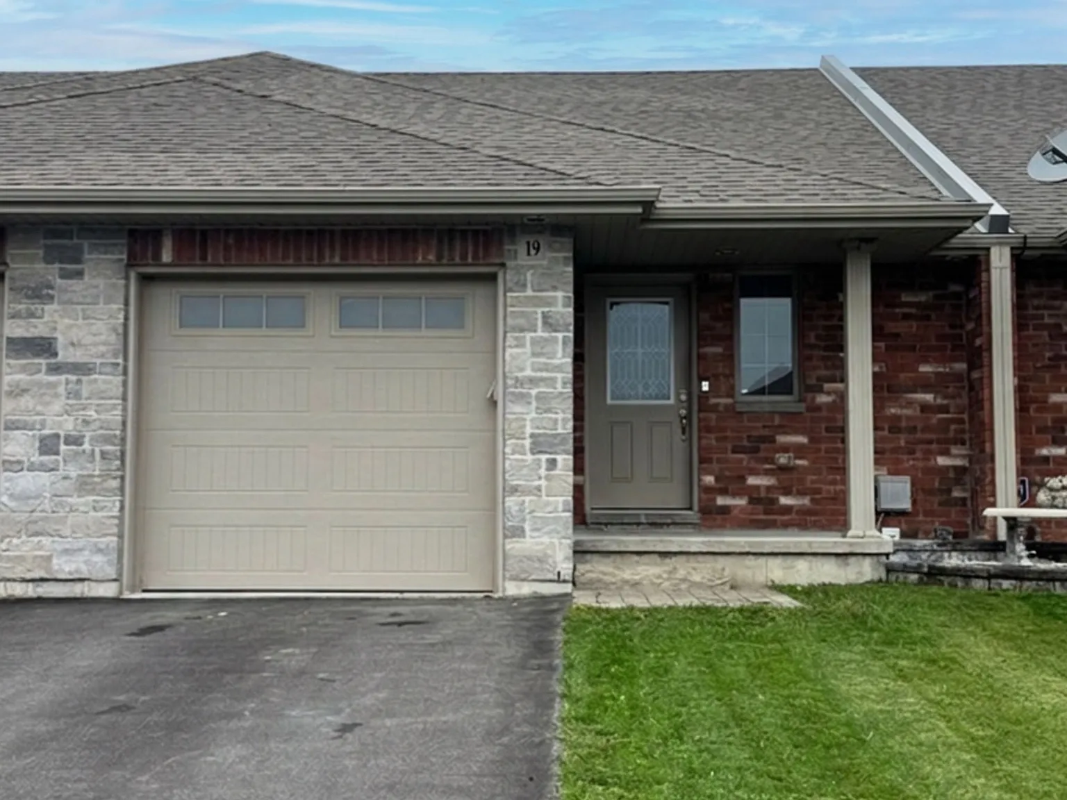 2 bed, $2,700 — Photo 1