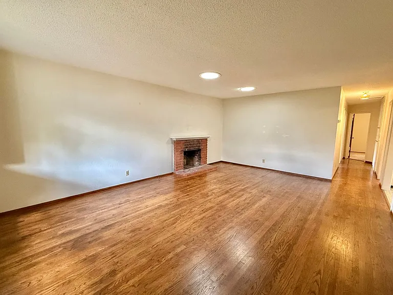 194 Wedgewood Ave — Photo 4