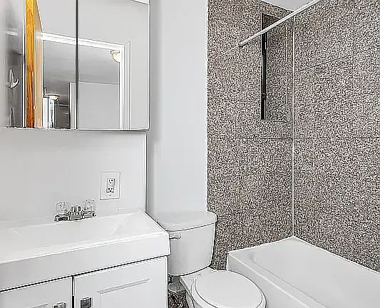5th image of 25 Thompson St APT 18