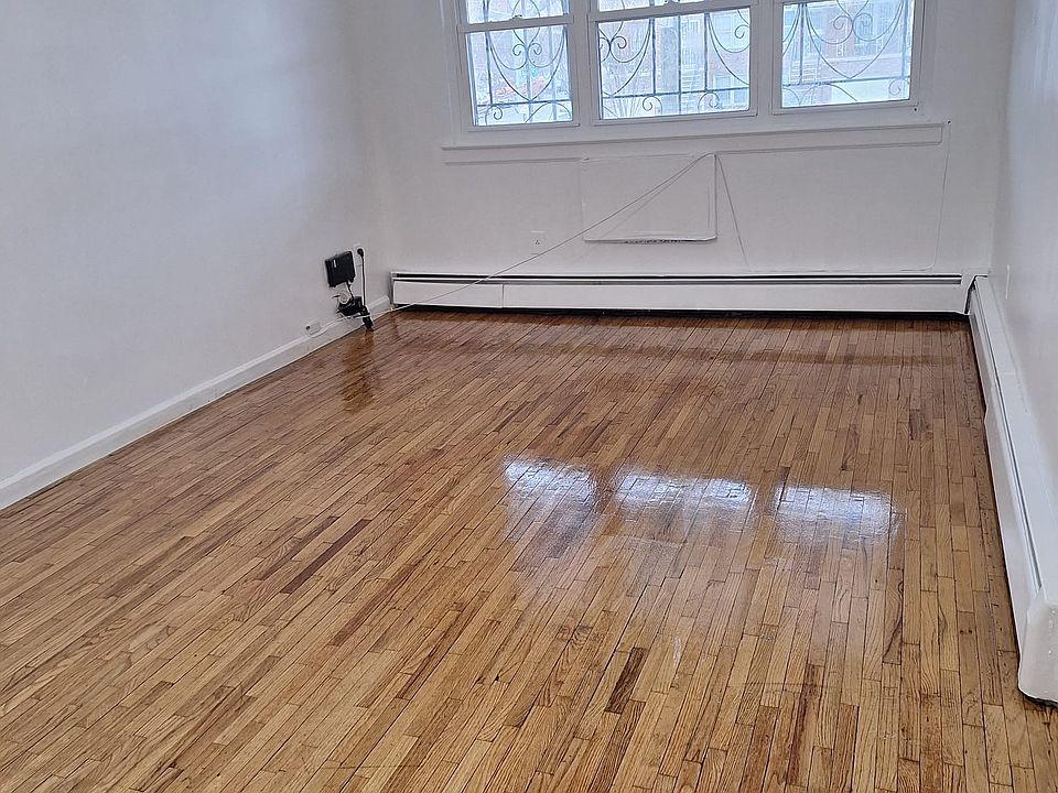 1st image of 915 Burke Ave Floor 2