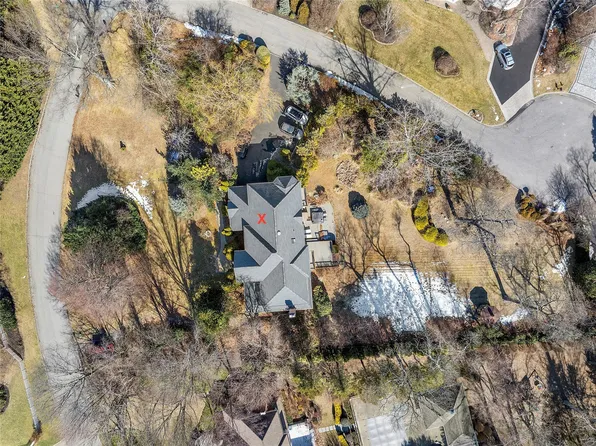 14 Tinker Bluff Court, Setauket, NY 11733