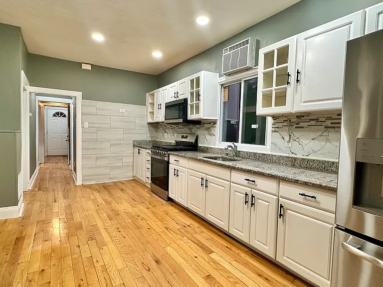 80 Maverick St #1 — Photo 9