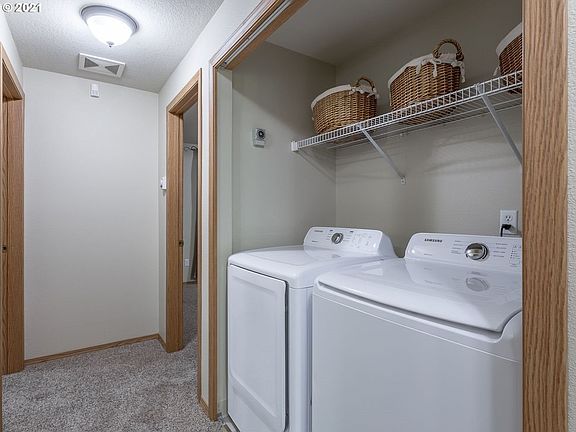 4th image of 122 NW 49th Cir