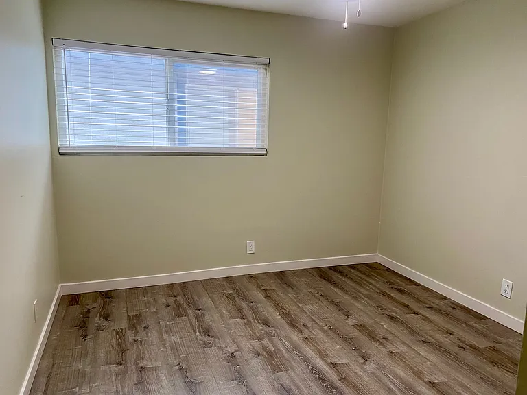 4002 Howard Ave #8 — Photo 7