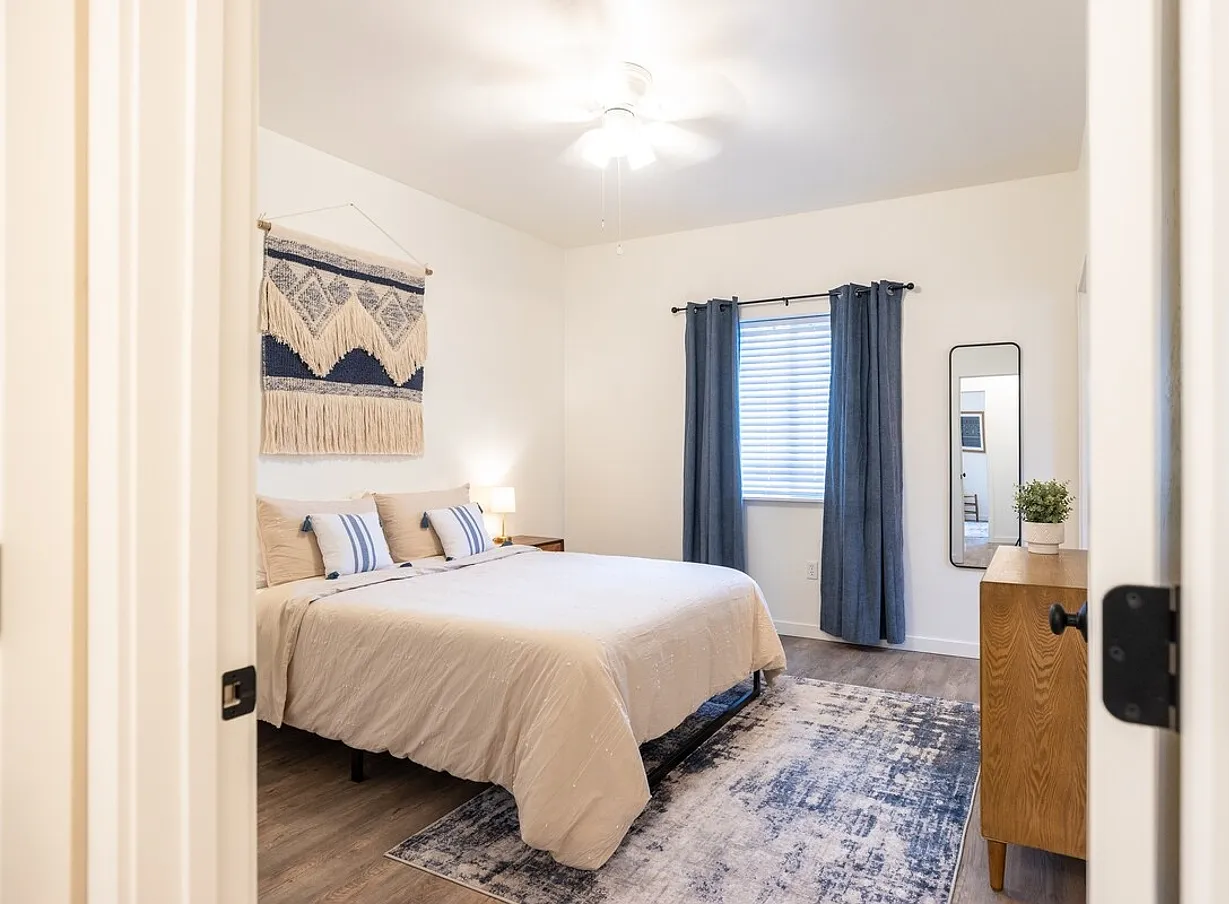 2 bed, $4,649 — Photo 4